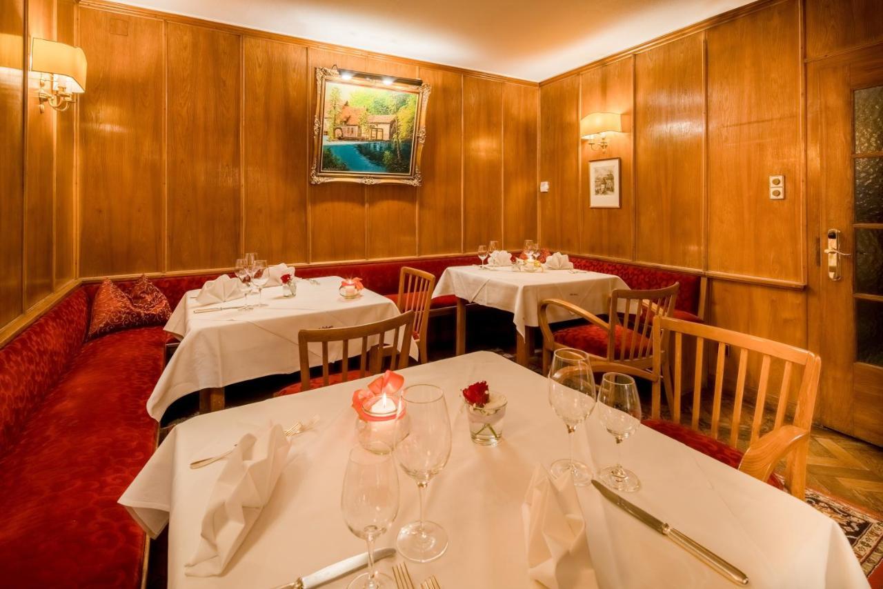 Hotel-Restaurant Ochsen Blaubeuren Exterior photo